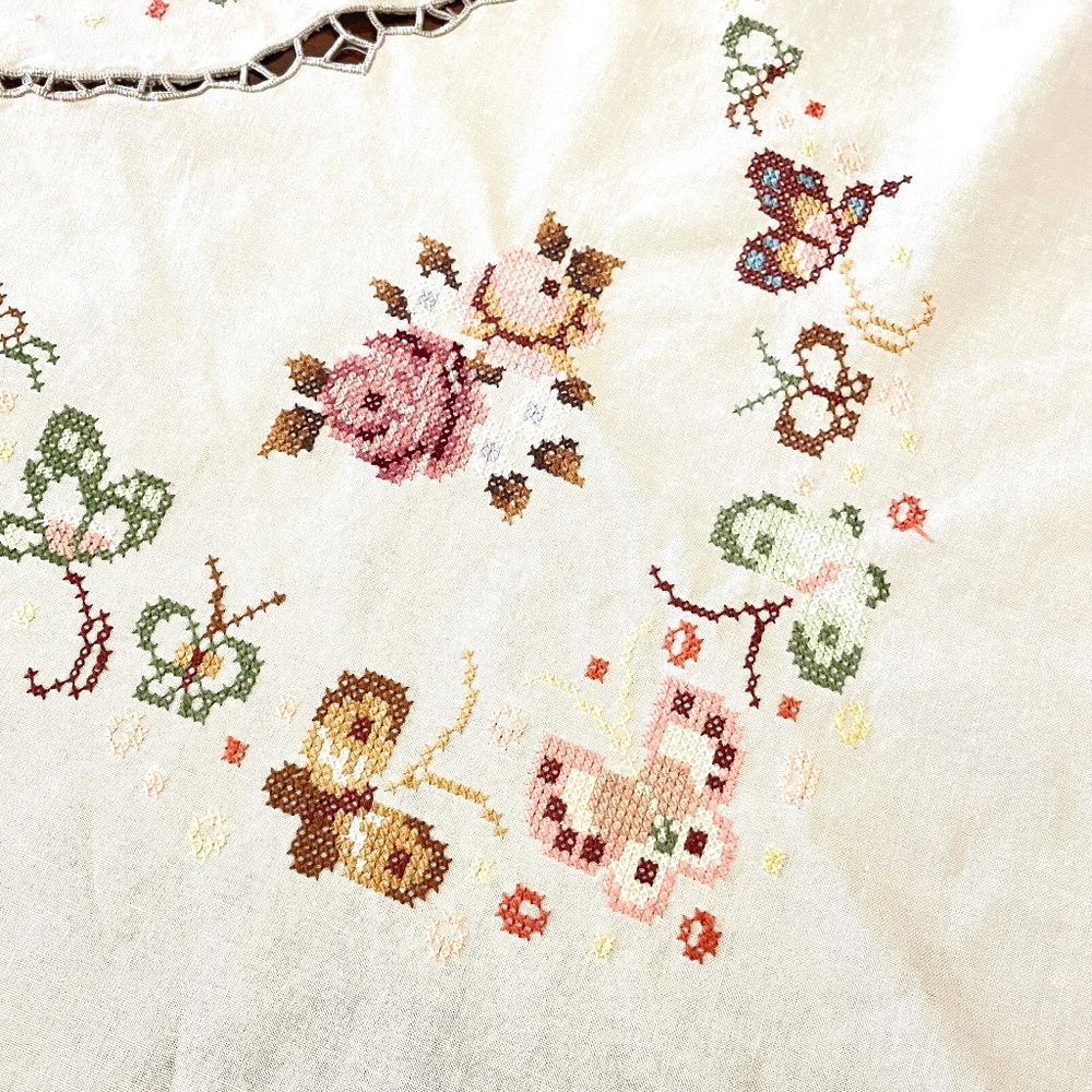 Vintage Linen Oval Tablecloth Embroidered Cross Stitched Roses Butterflies 64x65 - Picture 2 of 14